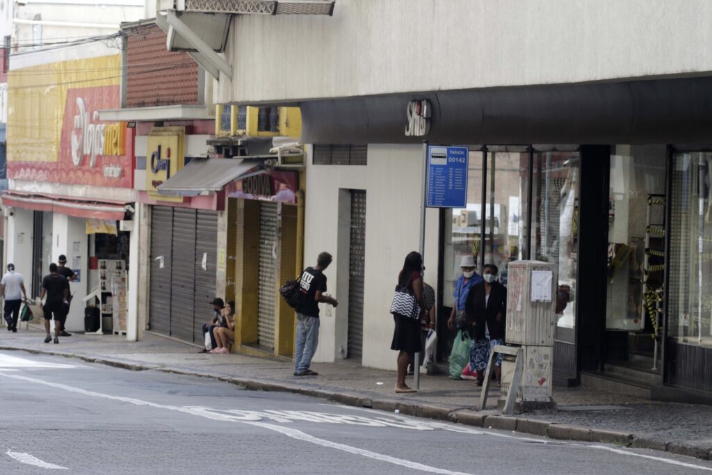 Nova etapa da fase de transição libera a abertura de serviços neste sábado em SP