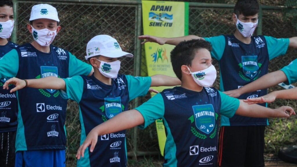 Capivaras de Campinas viram símbolo da Escolinha de Triathlon