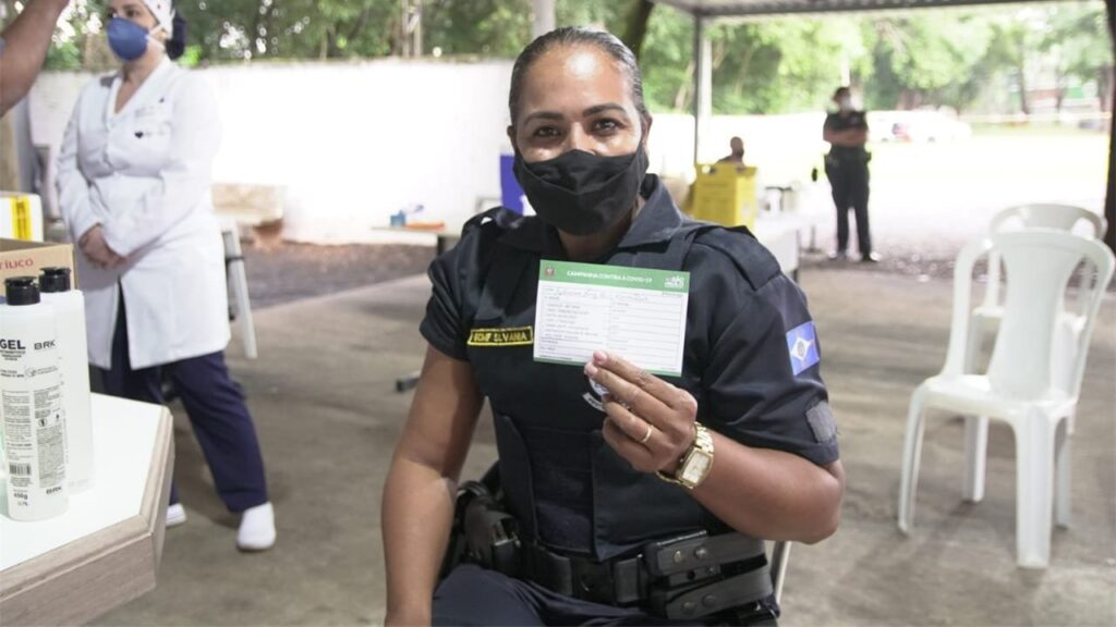 Em dois dias, 71 GCMs e 19 Bombeiros recebem a primeira dose da vacina contra a covid em Sumaré