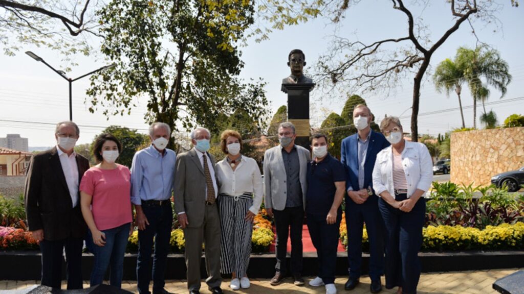 Presidente da Câmara de Limeira prestigia inauguração do espaço Luís Varga