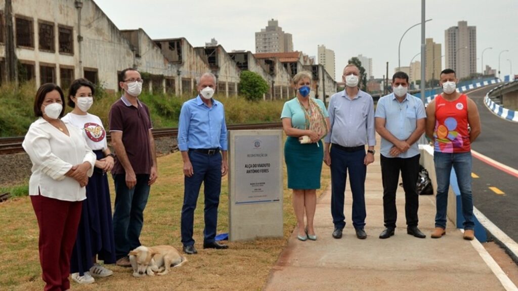 Mario Botion entrega alça do Viaduto Antonio Feres e libera marginal oeste, em Limeira