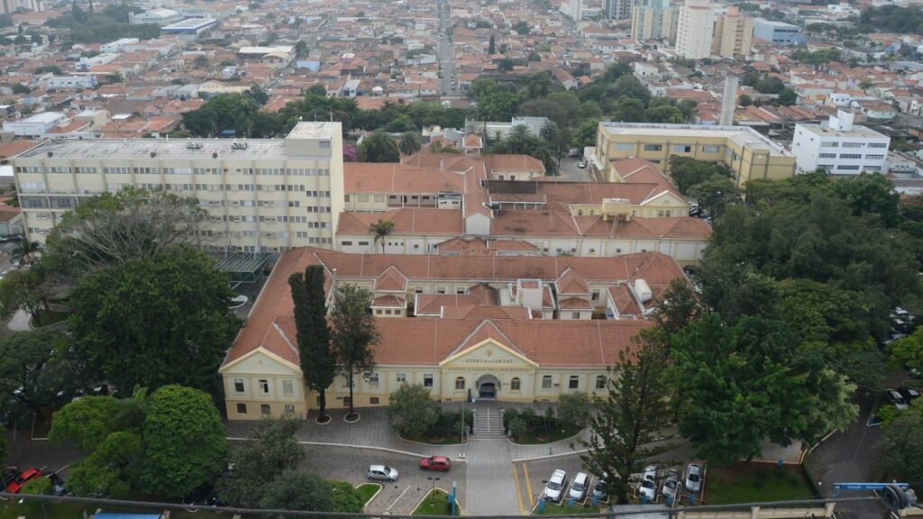 Santa Casa de Piracicaba é uma das poucas áreas bem arborizadas do Bairro Alto