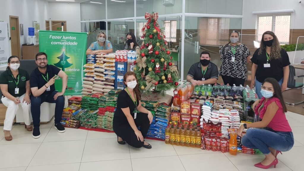 Árvore Solidária da Sicredi arrecada mais de 2 toneladas de doações