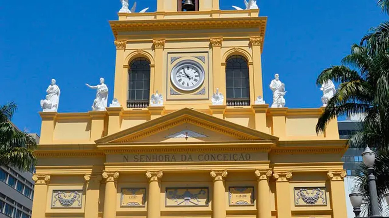 Estaca 'antimendigo' é retirada da catedral de Campinas após polêmica