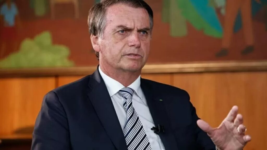 Bolsonaro é internado em São Paulo