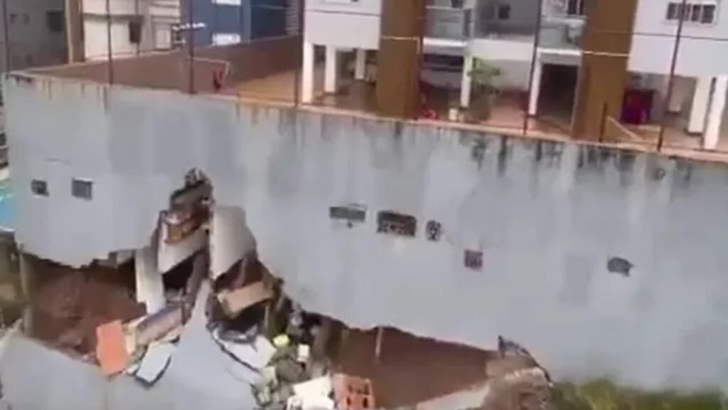 Parte de prédio desaba após forte chuva em BH