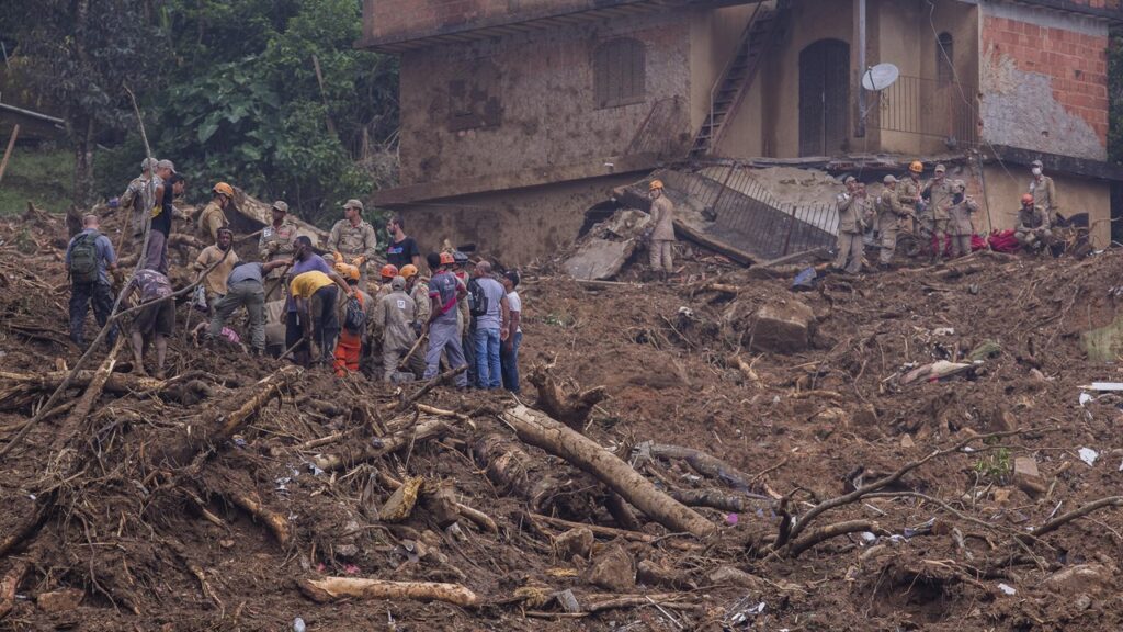 Mortes em Petrópolis sobem para 110