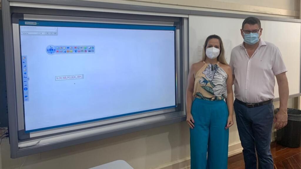 Escolas da rede municipal de Cordeirópolis recebem lousas digitais