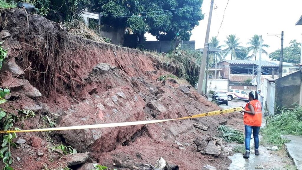 Fortes chuvas no Rio de Janeiro deixam ao menos um morto