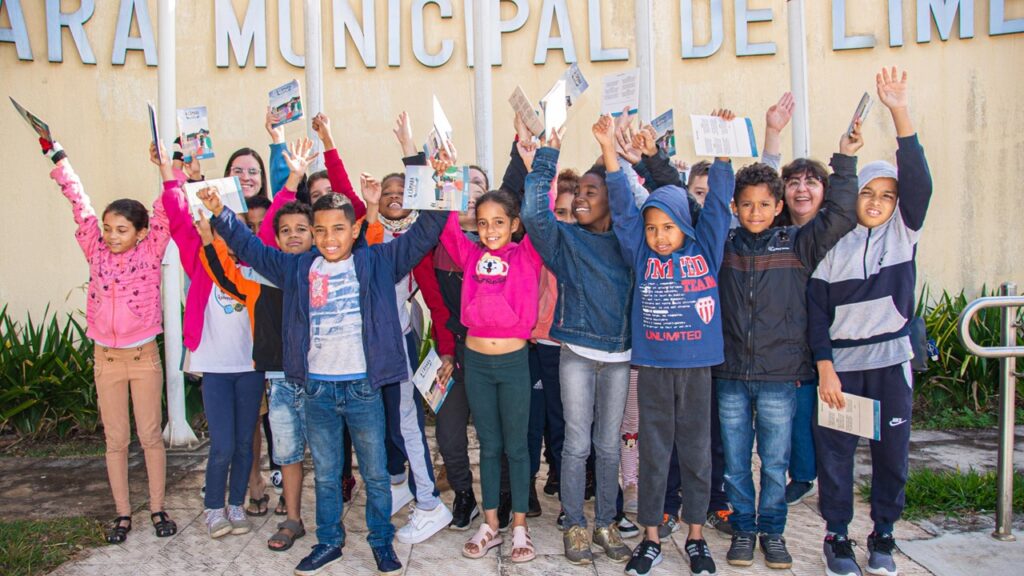 Alunos da Emeief Aracy Nogueira Guimarães visitam a Câmara de Limeira