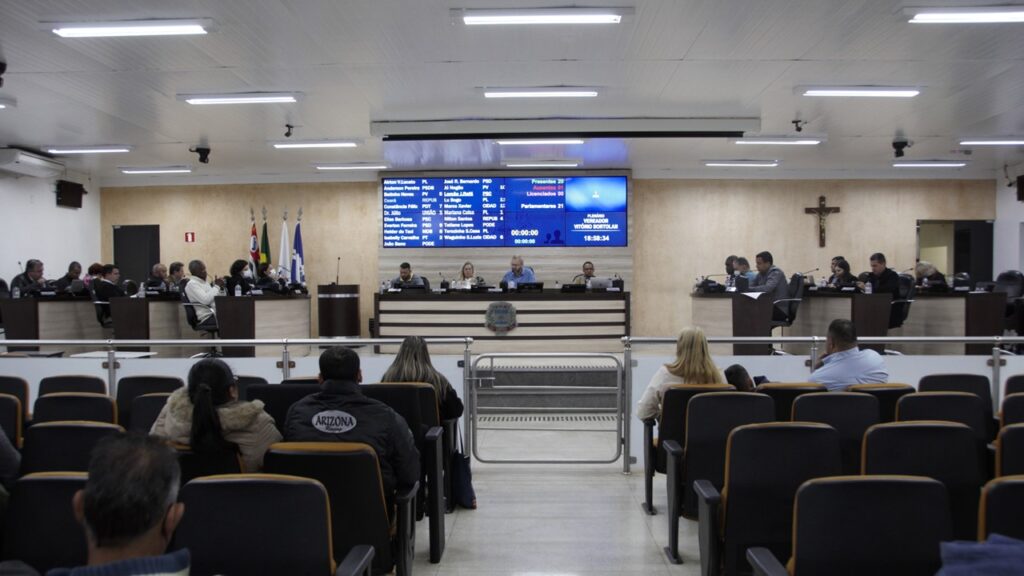 Câmara aprova seis projetos nesta segunda-feira (13)