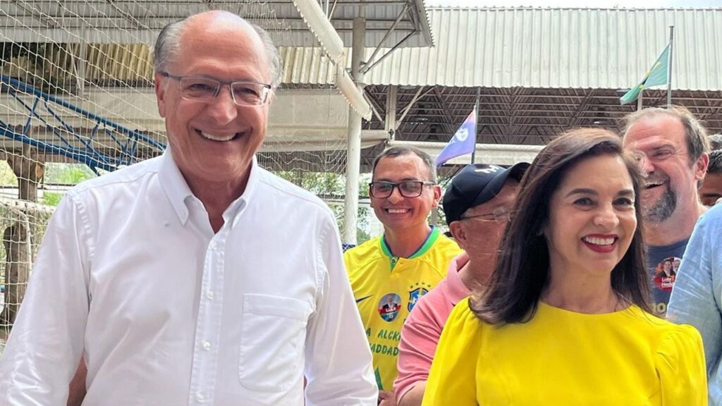 Alckmin vota em SP e diz confiar em respeito ao resultado da eleição