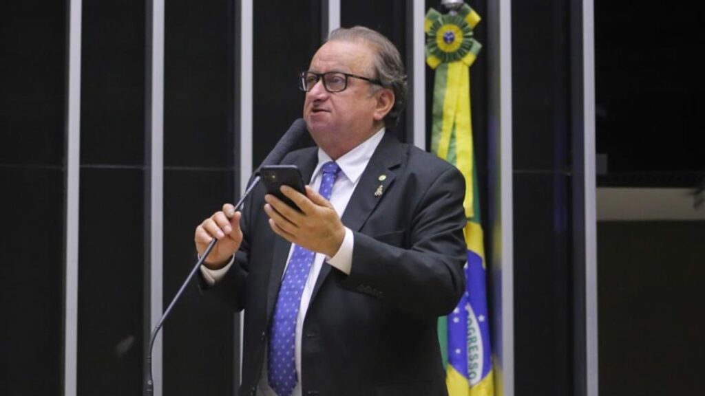 Miguel Lombardi assina pedido de CPI das Pesquisas Eleitorais