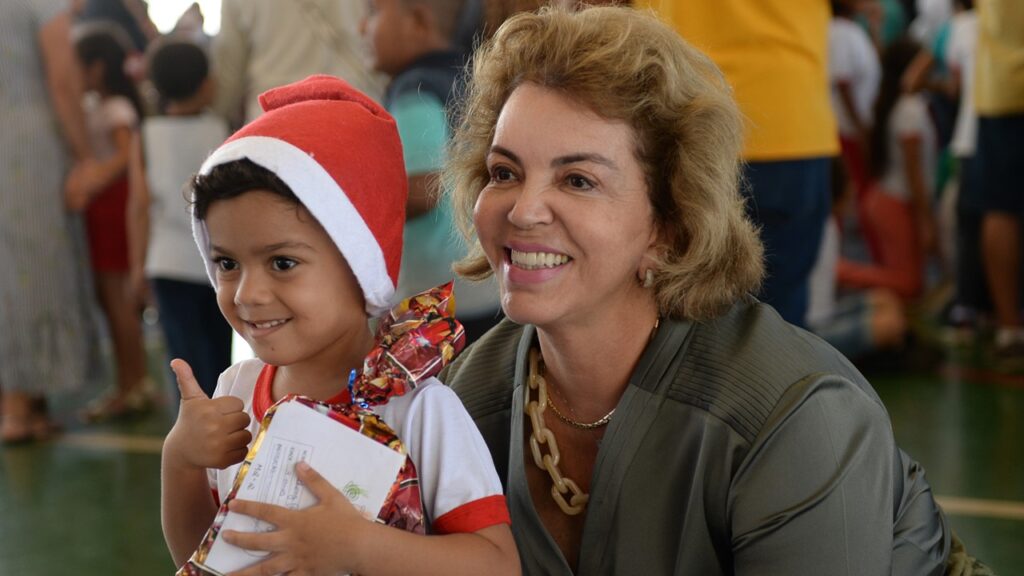 Adoção de cartinhas garante presente a 500 alunos do Rubi