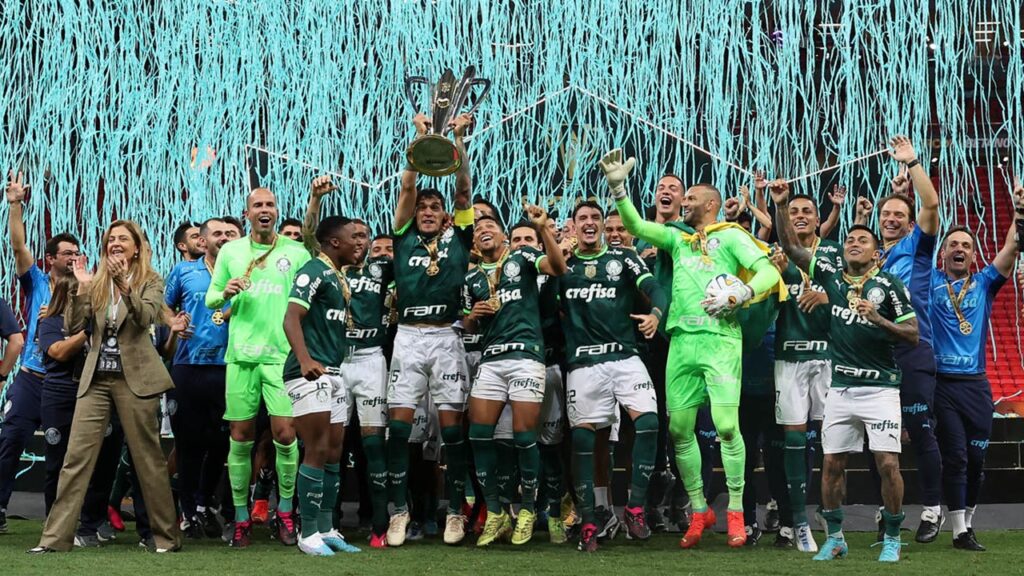 Palmeiras bate Flamengo e conquista Supercopa do Brasil