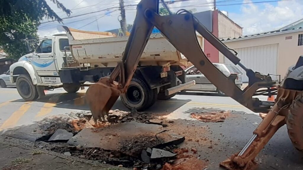 Dois reparos emergenciais estão em andamento nesta quarta-feira (22), em Valinhos