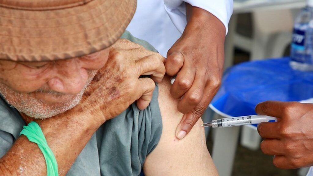 Limeira começa aplicação da bivalente em pessoas com 60 anos ou mais