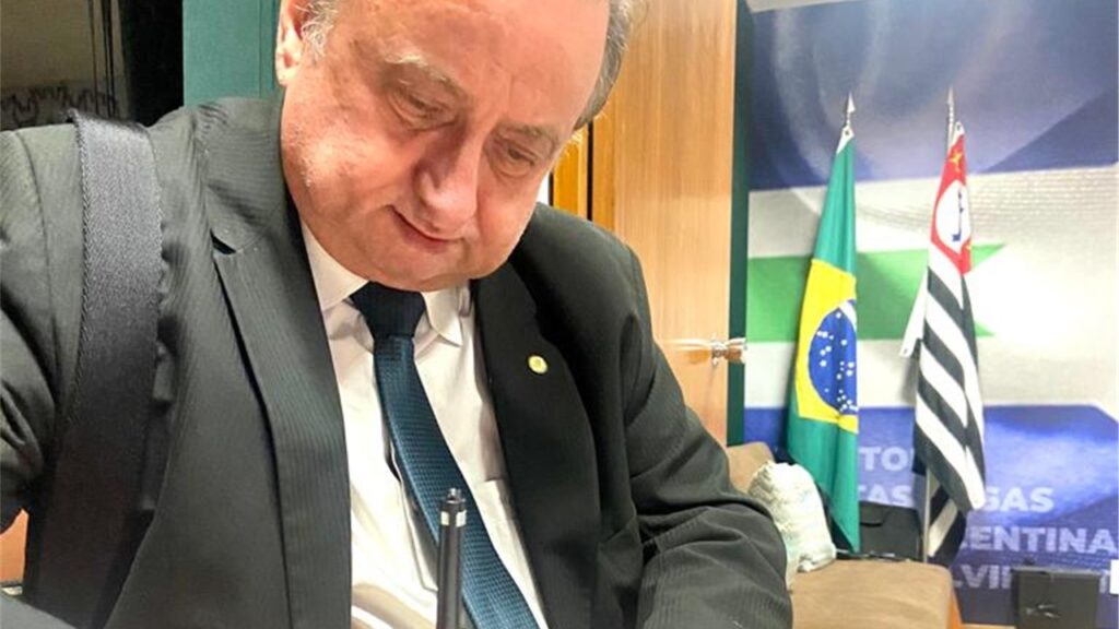 Miguel Lombardi devolve mais de R$ 90 mil em verbas extras para a Câmara dos Deputados