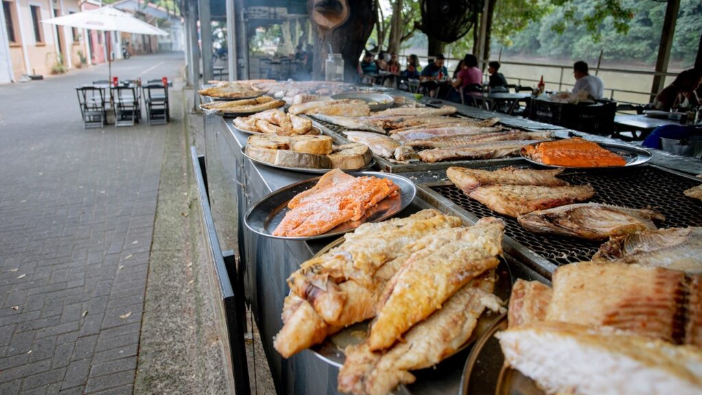 Complexo gastronômico da Rua do Porto atrai visitantes no feriado de Páscoa