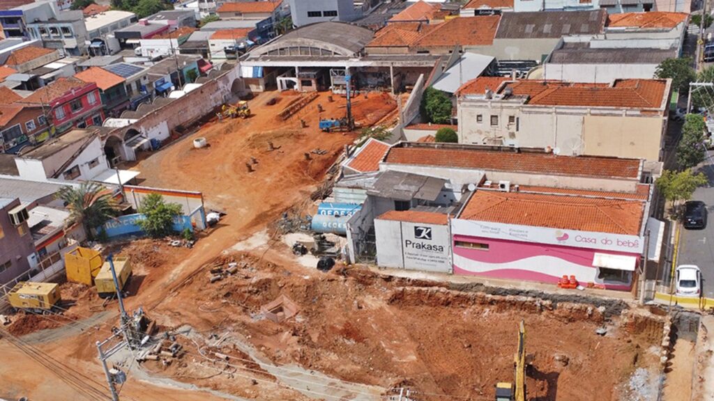 Obras dos piscinões na região do Mercadão avançam