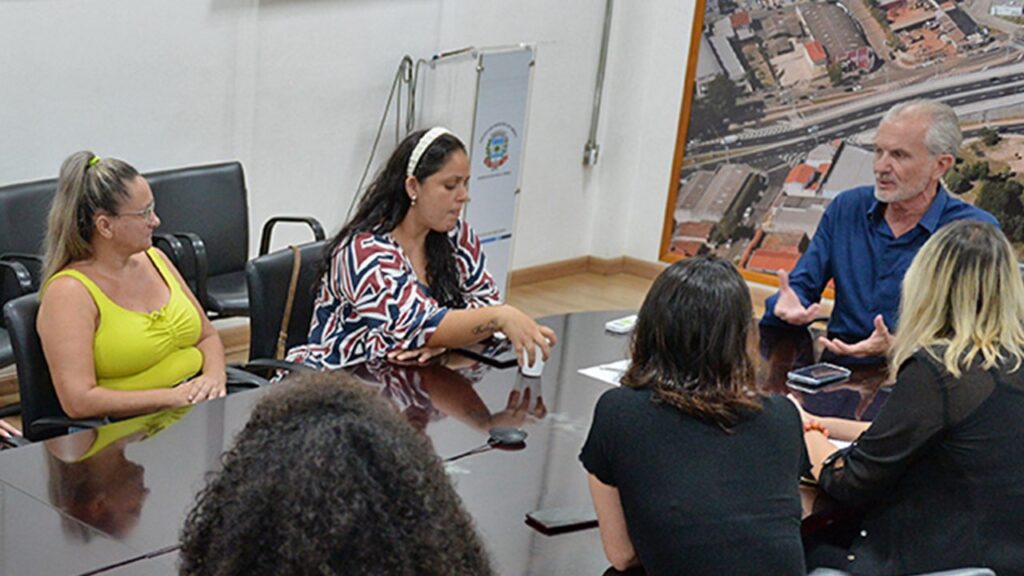 Prefeito anuncia aplicativo de segurança para escolas em Limeira