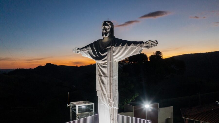 Pôr do sol na terra e no ar em Socorro encanta no inverno