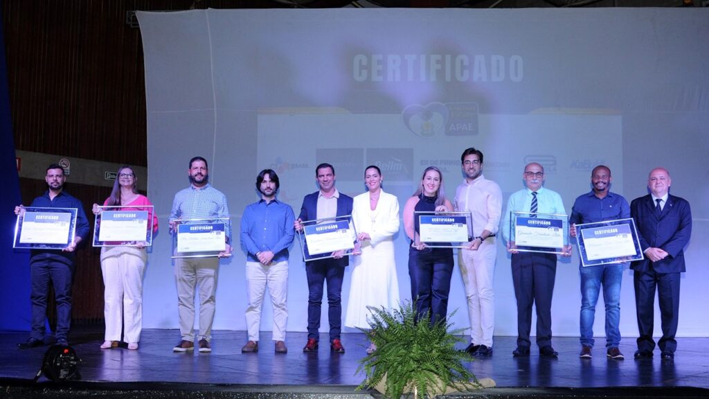 APAE Limeira homenageia empresas parceiras