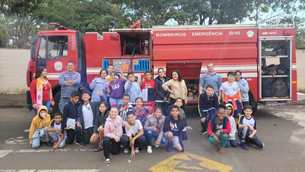 Bombeiro Educador preparando estudantes de Iracemápolis para situações adversas