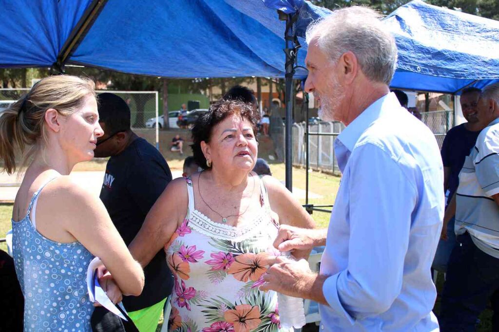 Prefeito no Bairro tem Festival de Natação e Empregabilidade 360° em Limeira