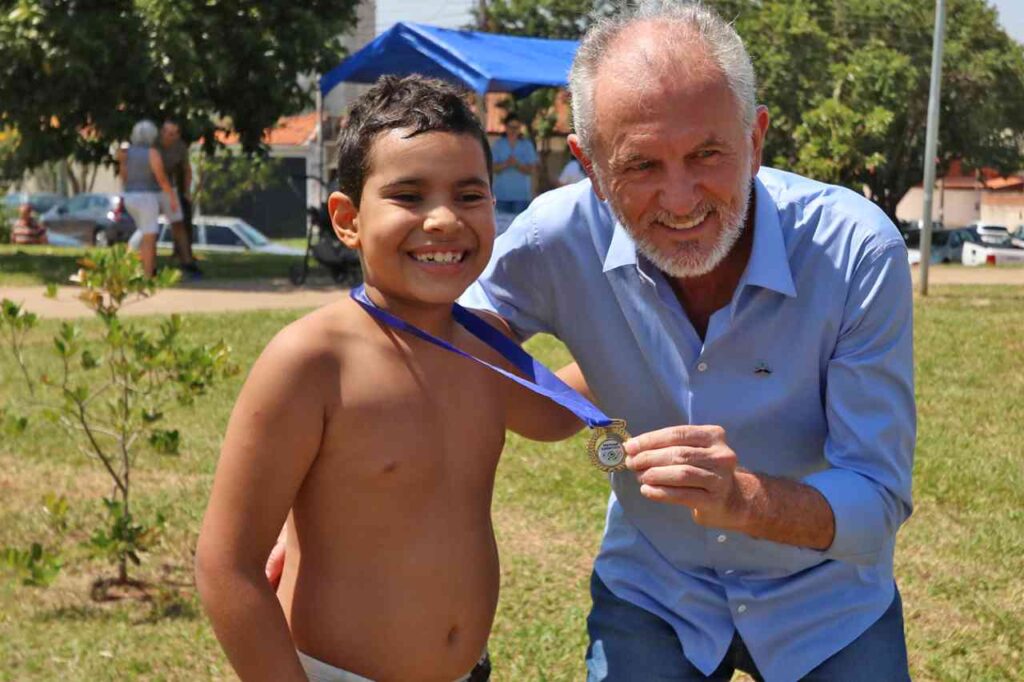 Prefeito no Bairro tem Festival de Natação e Empregabilidade 360° em Limeira