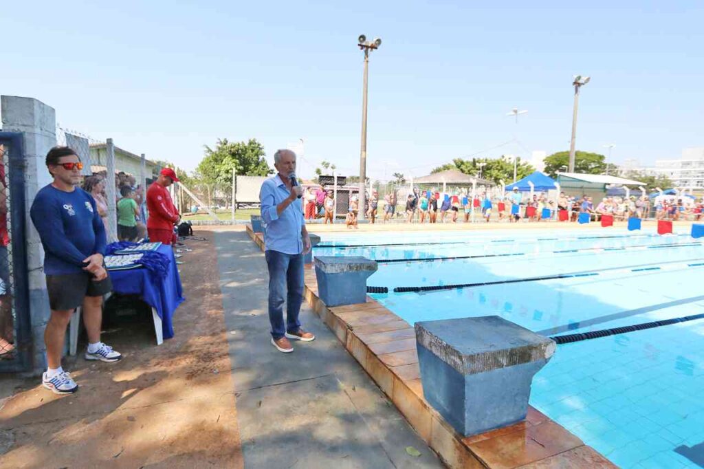 Prefeito no Bairro tem Festival de Natação e Empregabilidade 360° em Limeira