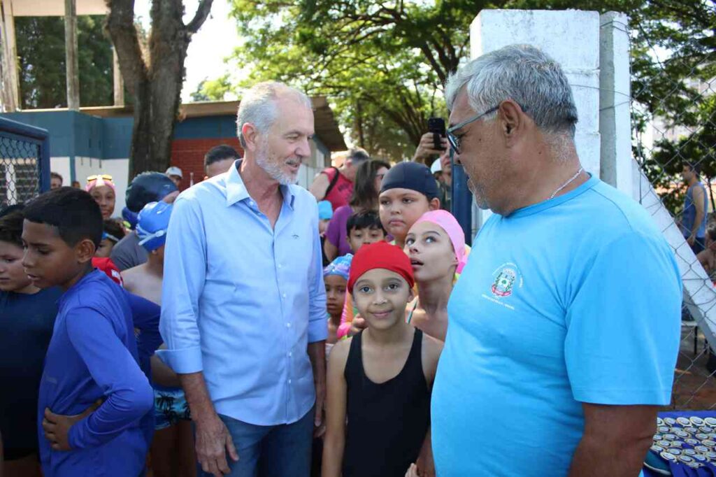 Prefeito no Bairro tem Festival de Natação e Empregabilidade 360° em Limeira