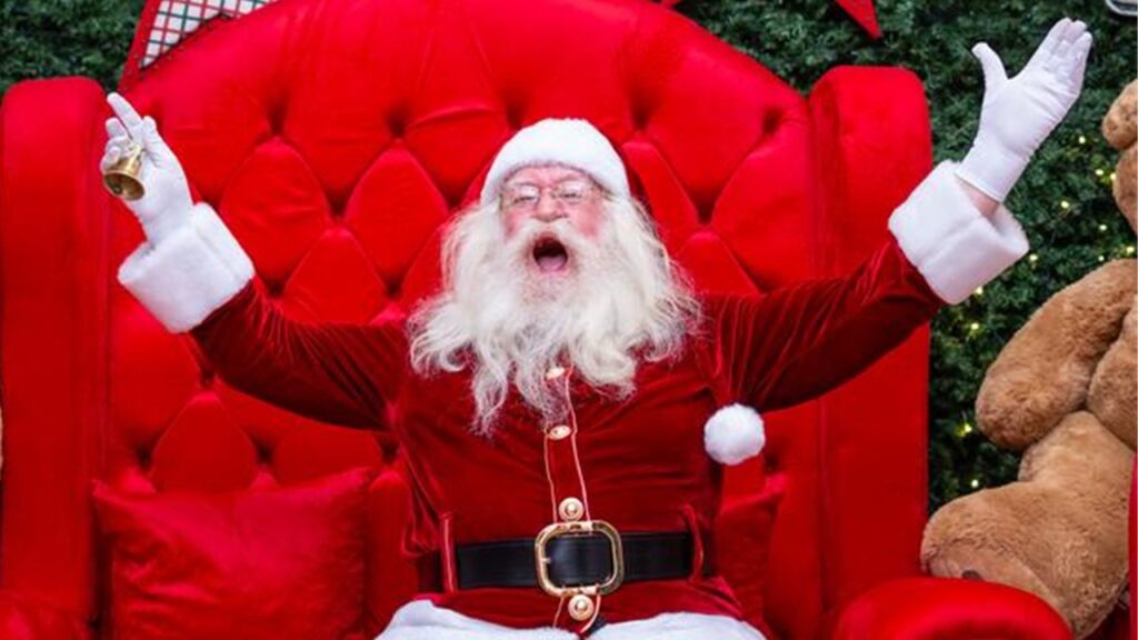 Papai Noel recebe crianças e pets até véspera de Natal no Shopping Piracicaba Quem quiser passear, confraternizar, fazer compras, e aproveitar o clima natalino da decoração Natal dos Balões, pode fazer isso aproveitando o horário especial entre os dias 15 e 23 de dezembro, das 10h às 23h