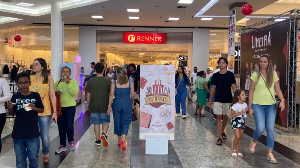 “Saldão de Natal” movimenta o Pátio Limeira Shopping com descontos de até 70%