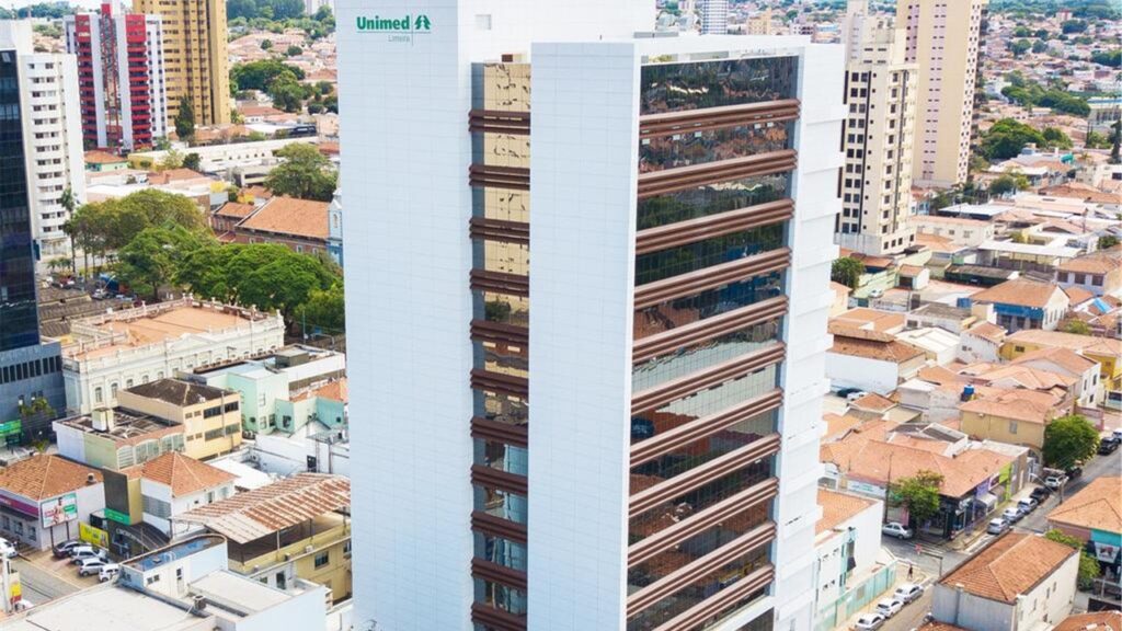 foto aérea do hospital unimed limeira na região central da cidade