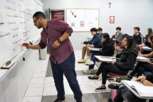 Enem-2024-curso-preparatório-oferece-aulões-gratuitos-de-revisão-para-o-exame