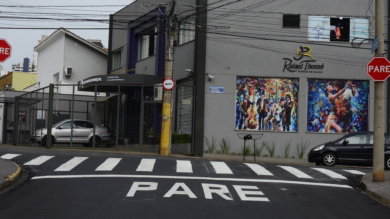 36 vias receberam reforço de sinalização horizontal e vertical