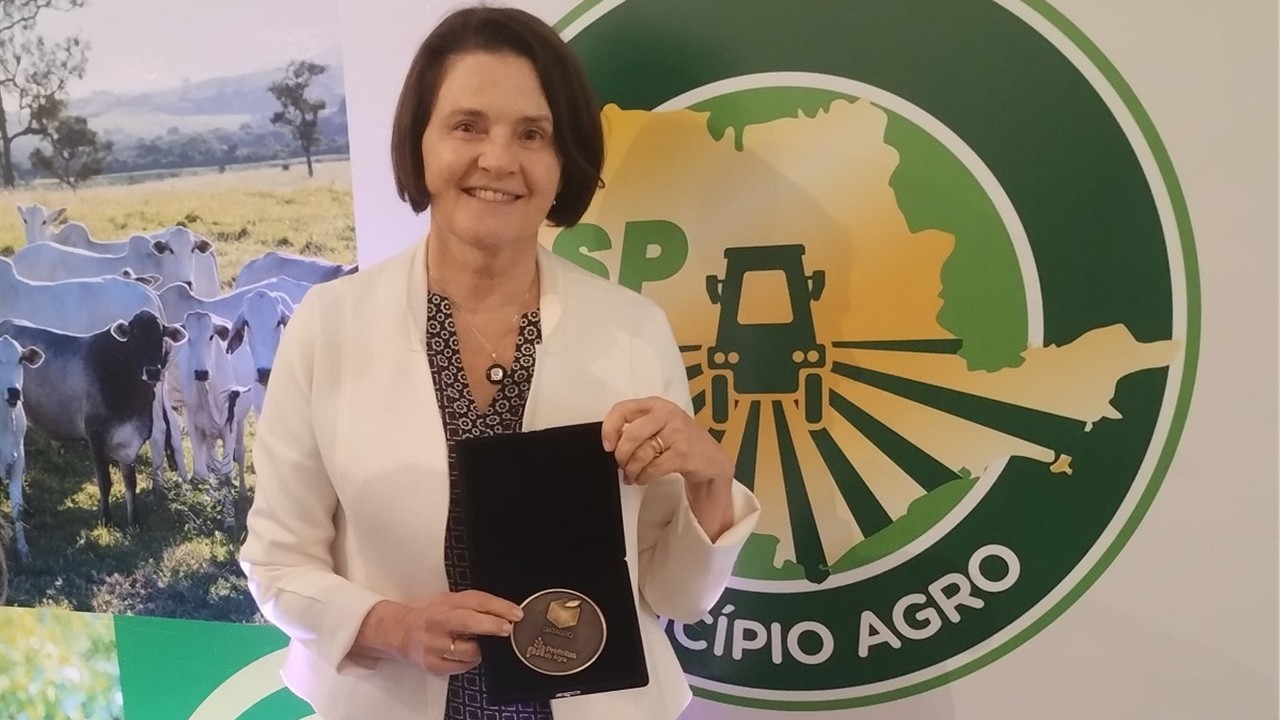 A secretária Nancy representou a Prefeitura de Piracicaba na premiação Município Agro