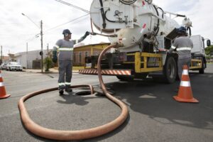 BRK realiza lavagem preventiva de 100 km de redes de esgoto em Porto Ferreira em 2024