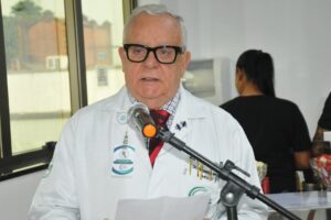 O oncologista Fernando Medina alerta para a prevenção e diagnóstico precoce da doença, que afeta milhões de mulheres no mundo todo