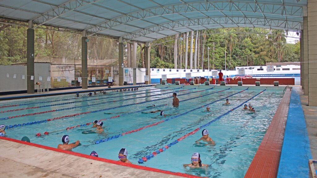 piscina do completo aquático Alberto Savoi em Limeira