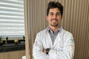 O dermatologista da operadora Santa Casa Saúde Piracicaba, Gabriel Guido