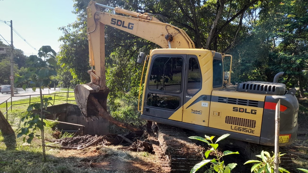 Força-Tarefa realiza limpeza de 36 toneladas de entulho no Ribeirão do Enxofre