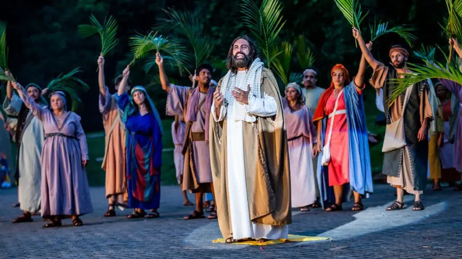 Ônibus gratuito para a Paixão de Cristo em Piracicaba: saiba como chegar ao espetáculo sem pagar nada
