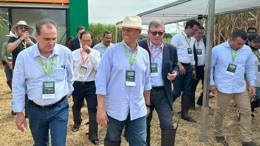 Tarcísio de Freitas declara: "A riqueza de São Paulo é a cana-de-açúcar" durante evento com Helinho Zanatta em Piracicaba