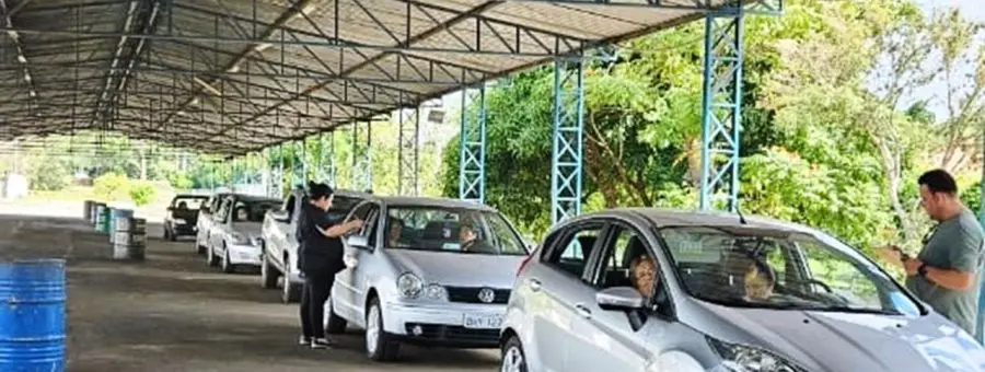 Vacinação contra gripe com drive-thru no Parque Ecológico de Araras