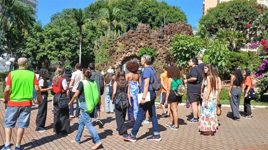 Programa "Limeira a Pé" explora história e arquitetura da cidade